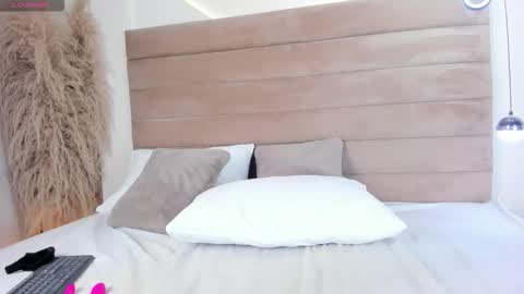 Qetzia online show from October 29, 5:58 pm