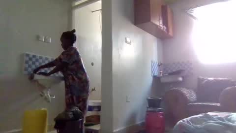 queen014 online show from December 17, 8:54 am