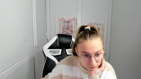 Amelie online show from May 29, 8:45 am