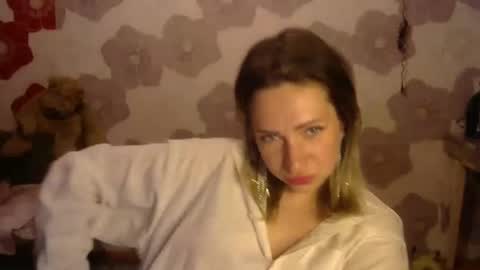 Snapshot of queen_daenerys chatting on September 15, 8:43 pm Queen Daenerys online show from September 15, 8:43 pm