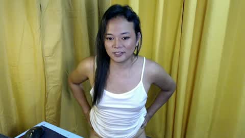 queen_ennah online show from June 12, 9:36 pm