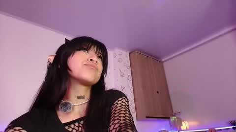 Snapshot of queen_gummy chatting on March 5, 3:29 am saloo online show from March 5, 3:29 am