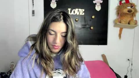 Snapshot of queen_natttyy chatting on December 9, 6:01 am queen_natttyy online show from December 9, 6:01 am