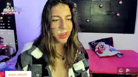 Snapshot of queen_natttyy chatting on December 14, 5:40 am queen_natttyy online show from December 14, 5:40 am