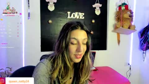 Snapshot of queen_natttyy chatting on December 19, 7:07 am queen_natttyy online show from December 19, 7:07 am