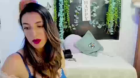 Snapshot of queen_natttyy chatting on September 8, 3:11 pm queen_natttyy online show from September 8, 3:11 pm