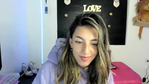 Snapshot of queen_natttyy chatting on December 12, 6:14 am queen_natttyy online show from December 12, 6:14 am