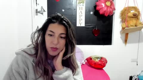 Snapshot of queen_natttyy chatting on March 1, 3:43 am queen_natttyy online show from March 1, 3:43 am