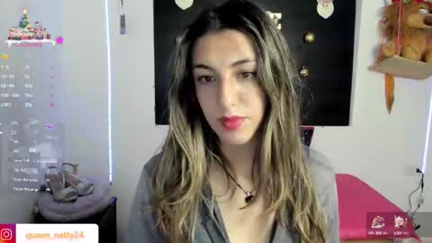 Snapshot of queen_natttyy chatting on December 19, 4:02 am queen_natttyy online show from December 19, 4:02 am