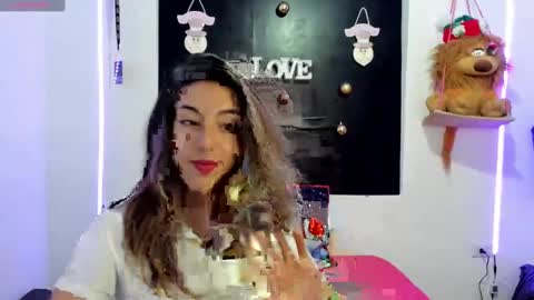 Snapshot of queen_natttyy chatting on December 3, 3:04 am queen_natttyy online show from December 3, 3:04 am