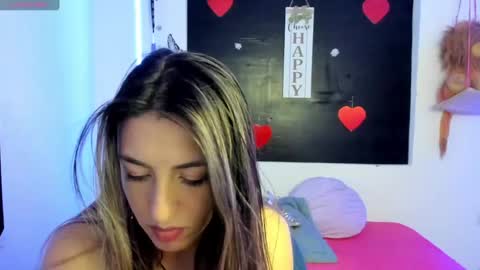 Snapshot of queen_natttyy chatting on January 22, 7:03 am queen_natttyy online show from January 22, 7:03 am