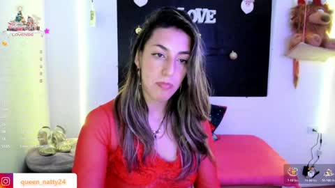 Snapshot of queen_natttyy chatting on December 27, 8:35 am queen_natttyy online show from December 27, 8:35 am