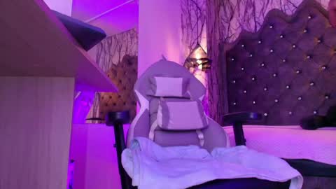 QueenNyx online show from June 7, 7:13 am