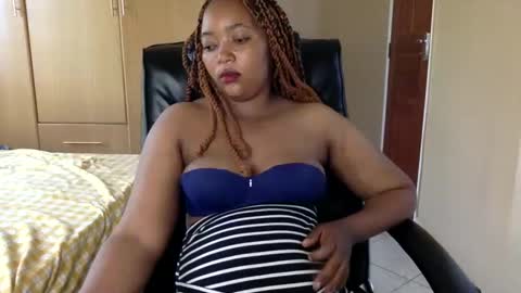 Queenbebony2 online show from March 5, 12:55 pm