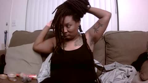 Queen Chief online show from December 17, 6:09 am