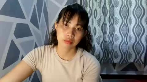 queennbbee online show from June 13, 6:35 am