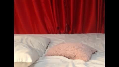 queenninaa online show from March 18, 7:36 am