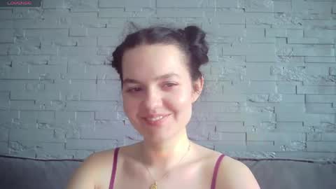 QueenOfModels online show from May 13, 12:15 pm