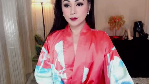 REAL QUEEN online show from July 31, 10:05 am