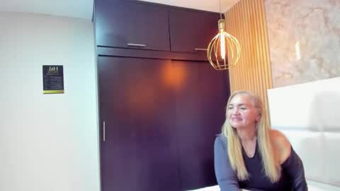 queenstarhyl online show from February 21, 6:38 am