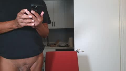 Snapshot of quest_one chatting on October 7, 3:24 am Jim online show from October 7, 3:24 am