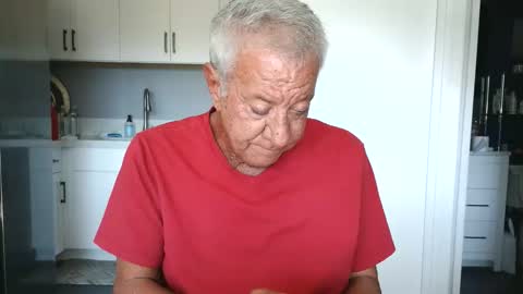 Snapshot of quest_one chatting on October 29, 9:15 pm Jim online show from October 29, 9:15 pm