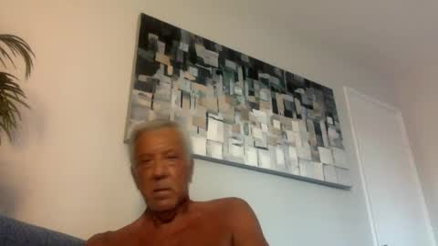 Snapshot of quest_one chatting on December 3, 12:08 am Jim online show from December 3, 12:08 am