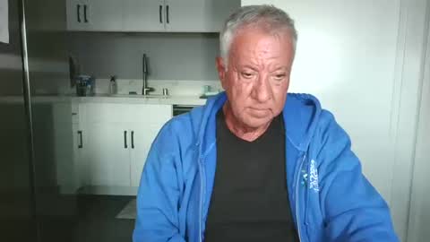 Snapshot of quest_one chatting on October 19, 12:59 am Jim online show from October 19, 12:59 am