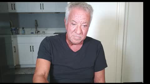 Snapshot of quest_one chatting on October 10, 2:39 am Jim online show from October 10, 2:39 am