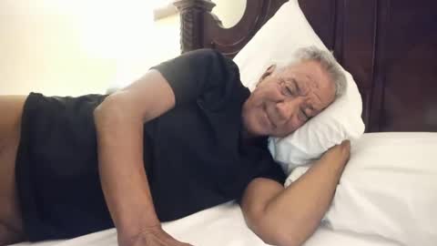 Snapshot of quest_one chatting on September 16, 2:35 am Jim online show from September 16, 2:35 am