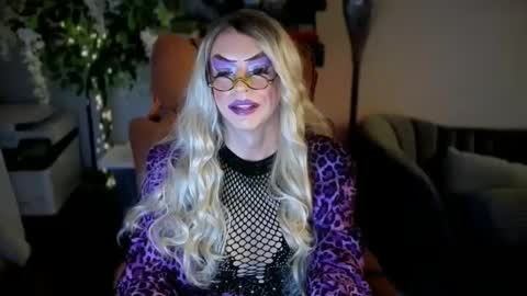 ViVaLuvLicious online show from October 3, 12:20 am