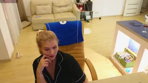 Jess  John online show from May 18, 1:26 am