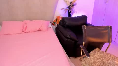 natalia  -  online show from November 8, 4:37 am