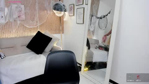 RACHEL ES online show from October 12, 7:23 am