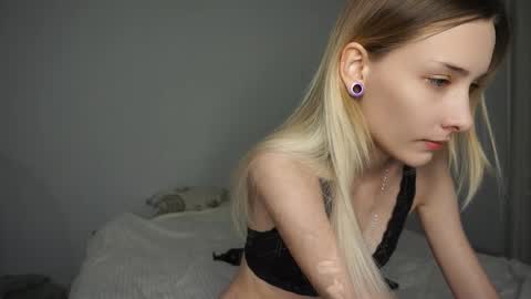 Sara online show from October 4, 3:32 pm