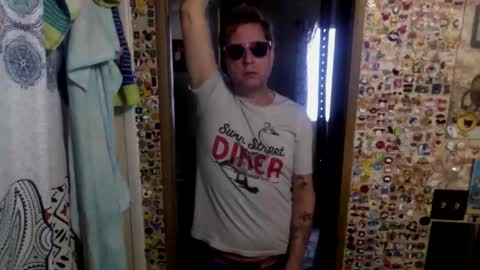 RadSkaterX online show from April 22, 1:02 am