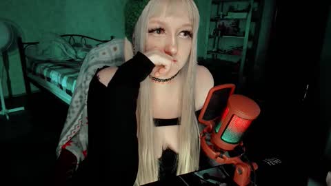 Kate online show from March 7, 5:02 pm