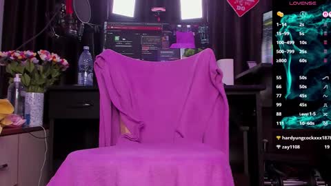 Snapshot of raissa_sky26 chatting on October 1, 3:27 am Laura online show from October 1, 3:27 am