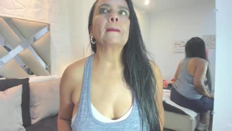 Raquel Moore  online show from January 14, 6:16 pm