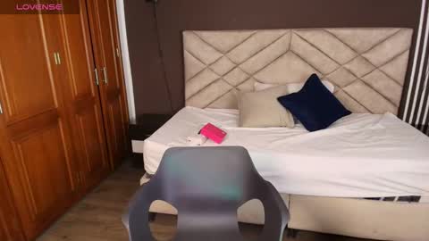 Raquel online show from January 7, 11:59 am