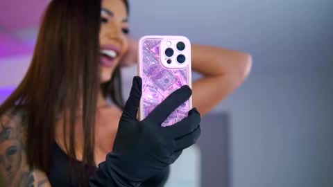 Raquelle online show from November 6, 9:56 am