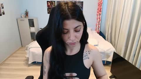 raven_haired_goddess online show from May 23, 7:48 am