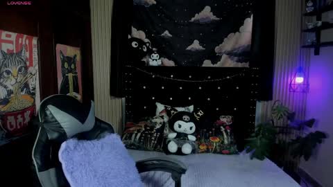 ravencollen online show from April 2, 7:54 pm