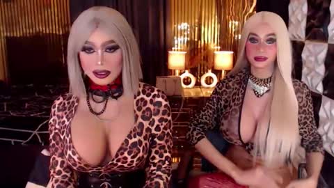 ravenmystiquex online show from June 8, 12:38 am