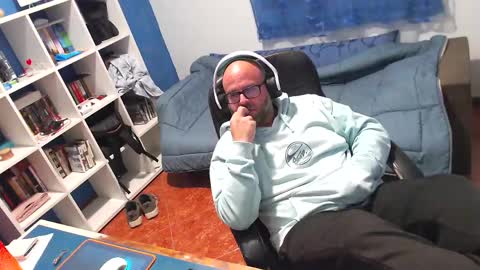 ravingr3d3 online show from April 15, 10:21 pm