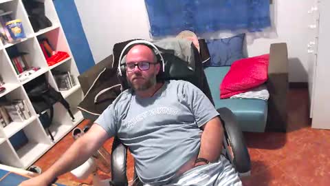 ravingr3d3 online show from June 10, 11:58 pm