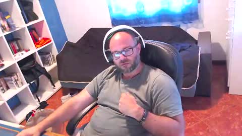 ravingr3d3 online show from June 9, 1:22 pm
