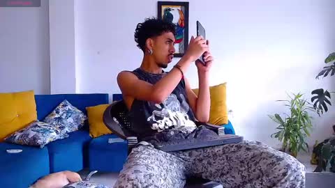 Snapshot of raydevil_ chatting on January 19, 7:47 pm Rayn online show from January 19, 7:47 pm