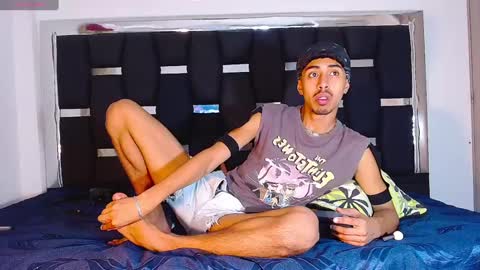 Snapshot of raydevil_ chatting on February 18, 5:31 pm Rayn online show from February 18, 5:31 pm