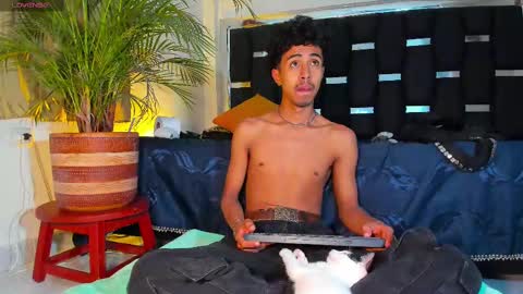 Snapshot of raydevil_ chatting on March 8, 9:06 am Rayn online show from March 8, 9:06 am